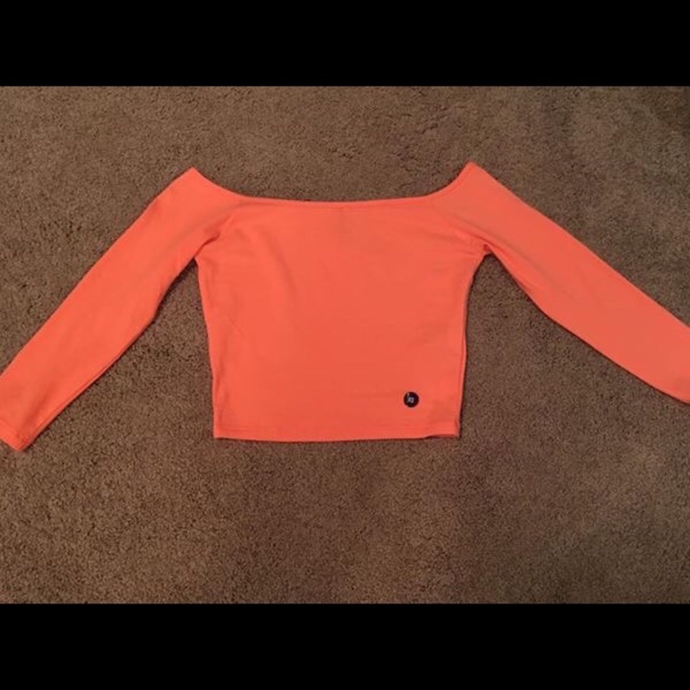 Hollister Crop Top (3/4 sleeves) NWT!