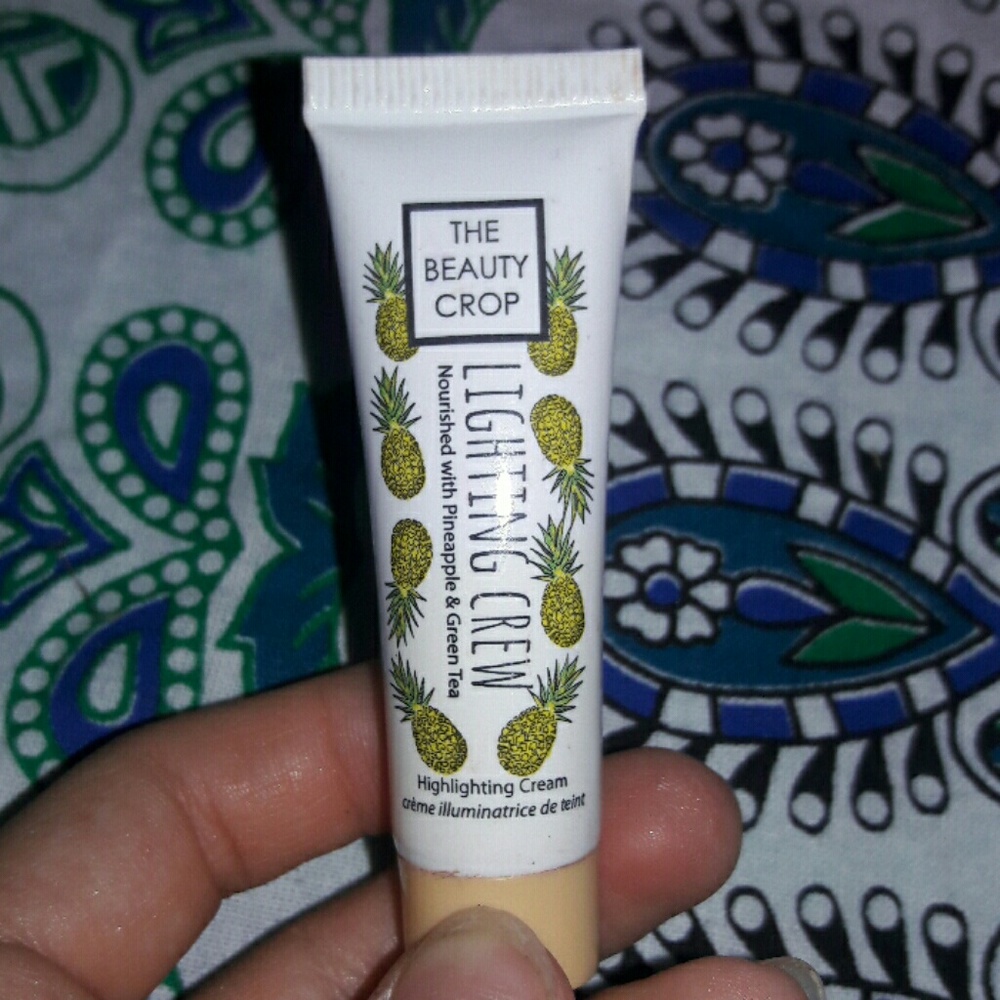 The beauty crop lighting crew liquid hilighter