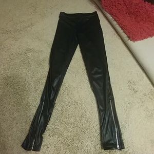 Faux leather zipper leggings