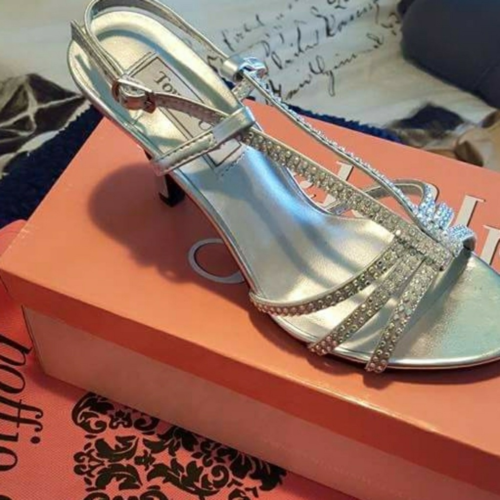 Elegant Silver Strappy Formal Shoes