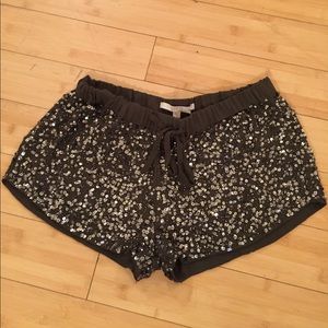 ✨Sparkly sequin green shorts Size M 💚