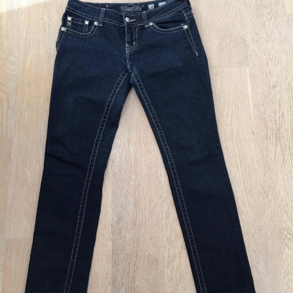Showing - Picture 2 of 2