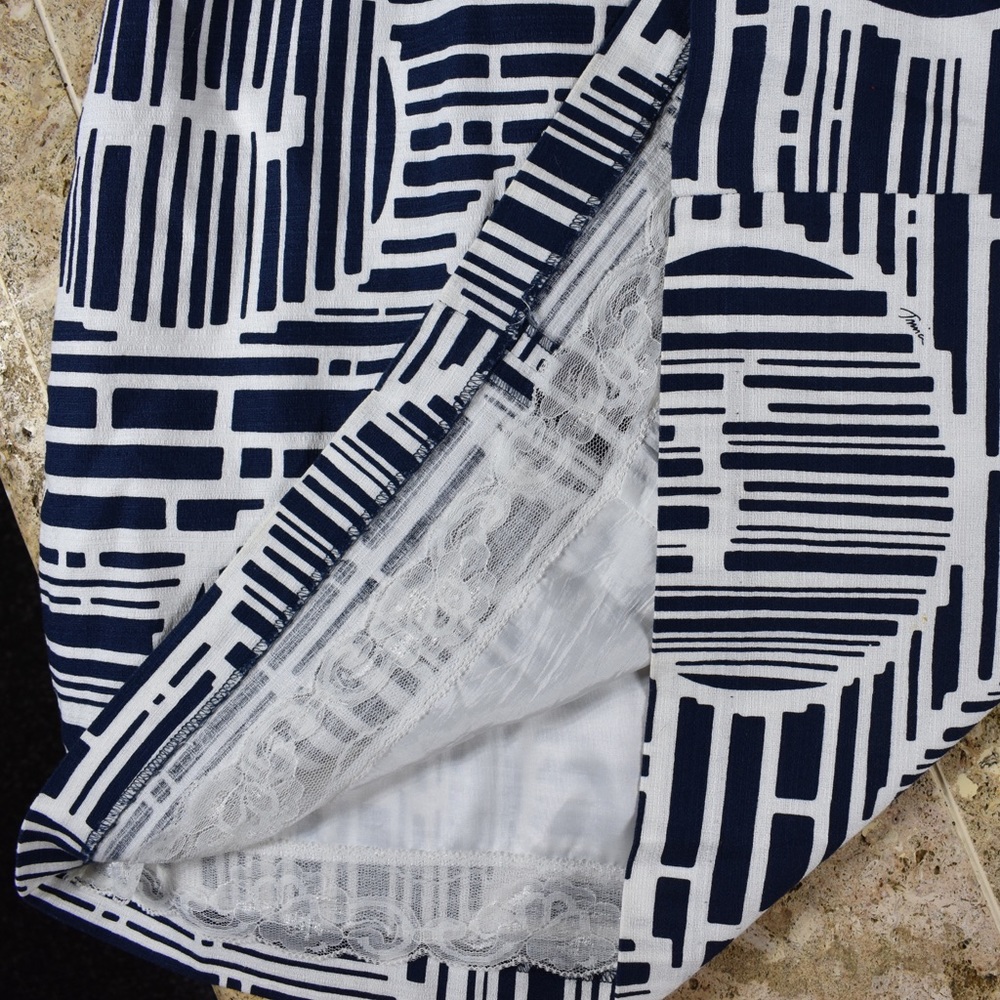 Trina Turk babydoll stripped circle mini - Picture 4 of 4
