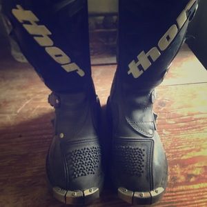 Size 2 children's Thor Motocross boots!