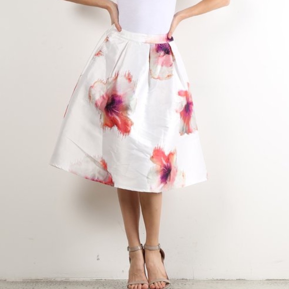 WHITE ELEGANT PLATED SKIRT WITH POCKETS
