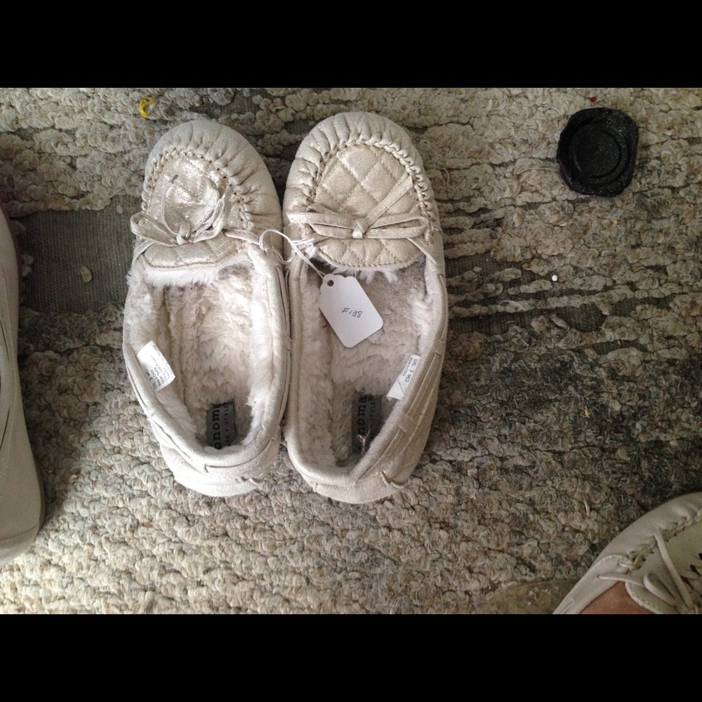 HOUSE SHOES size girls 4 white
