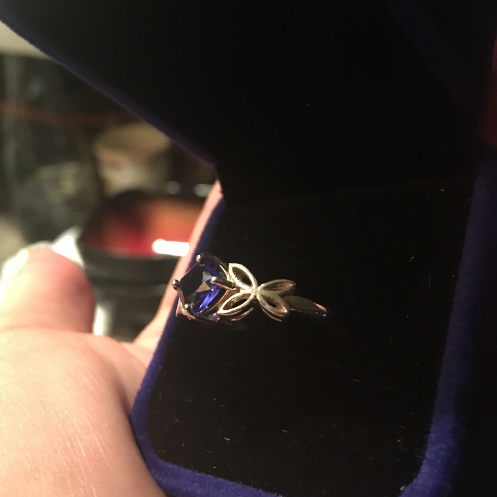 🎀size 9 sterling silver ring with box