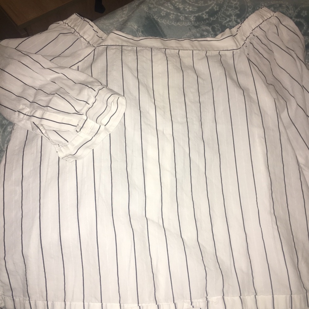 LOFT off the shoulder top!!🎀