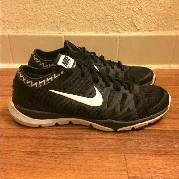 le scarpe nike flex supremo tr 3 croce nera di formazione poshmark le scarpe nike flex supremo tr 3 croce nera di formazione poshmark