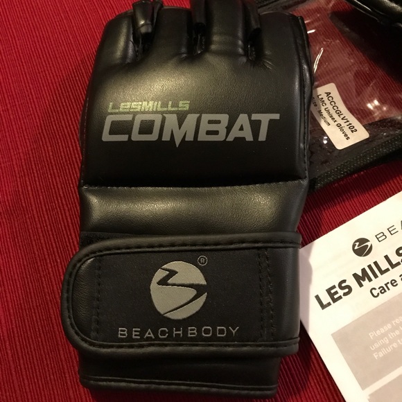 les mills combat gloves