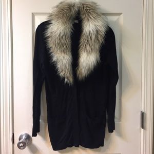 Black cardigan with Faux fur detachable collar