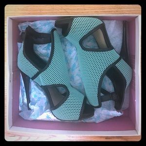 Steve Madden- Iggy Azelea (MINT GREEN)