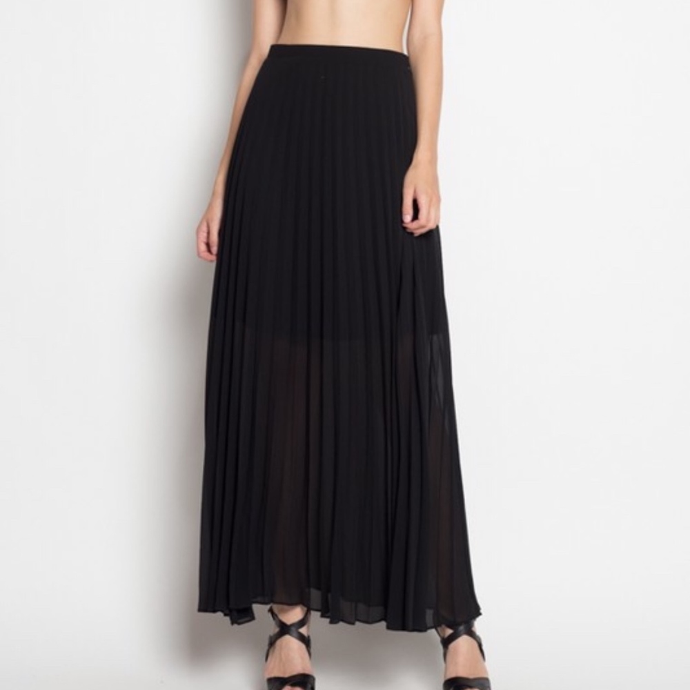 BLACK LONG PLEATED SKIRT