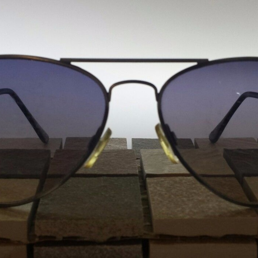 IDEE Aviator Sunglasses with Graduated Lenses - Picture 2 of 8