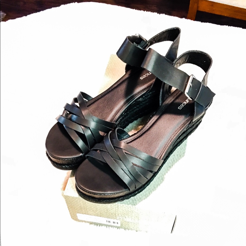 NWT Maurices Eva Wedge