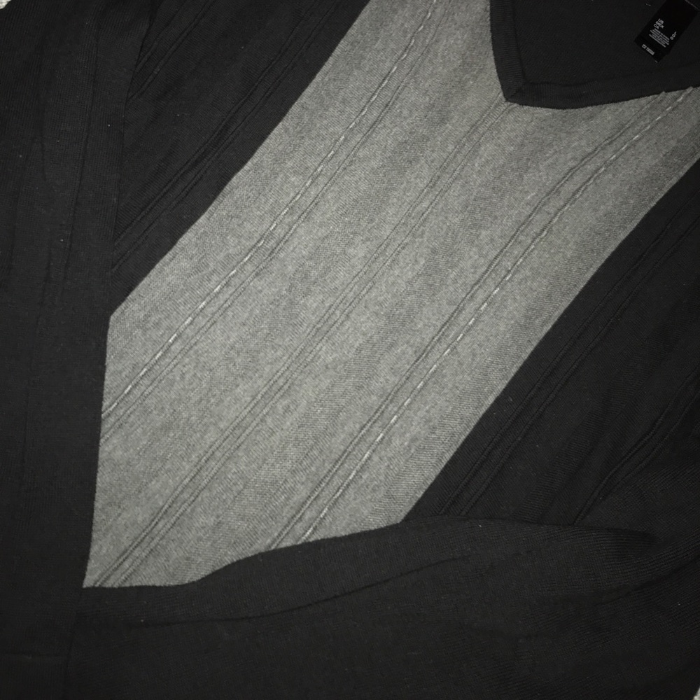 V Neck Sweater - Picture 2 of 3