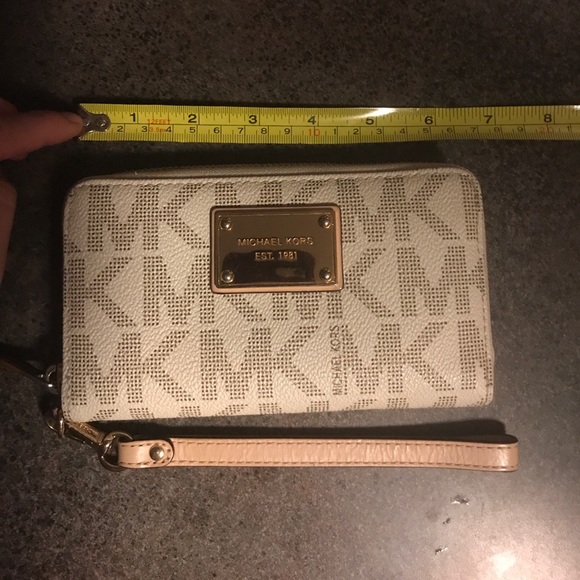 Michael Kors Accessories - ✨Michael Kors Wallet