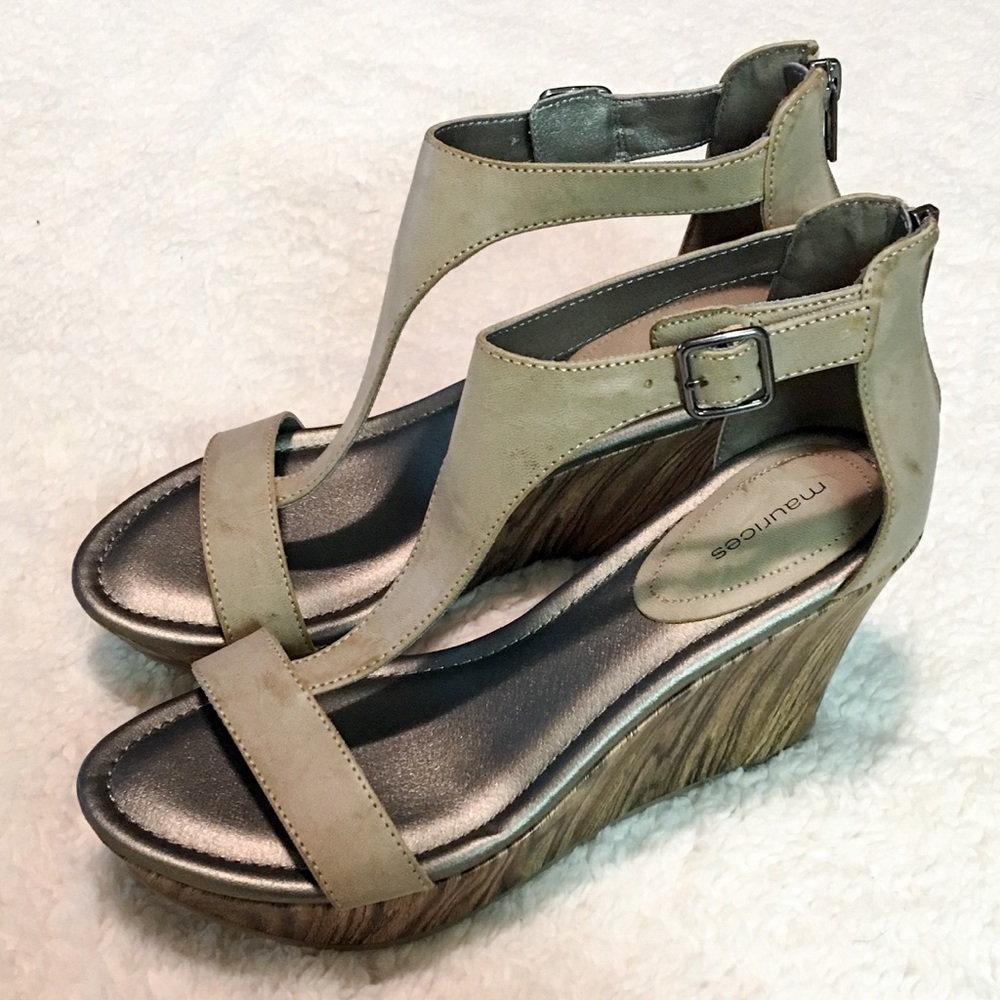 NWT Maurices Elyse T Strap Wedge