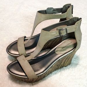 NWT Maurices Elyse T Strap Wedge