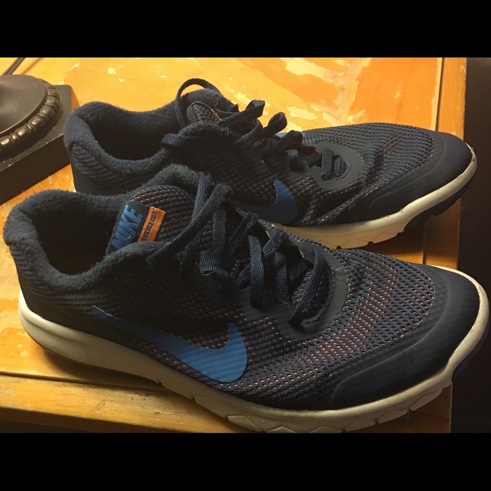 Nike size 5 young kids.