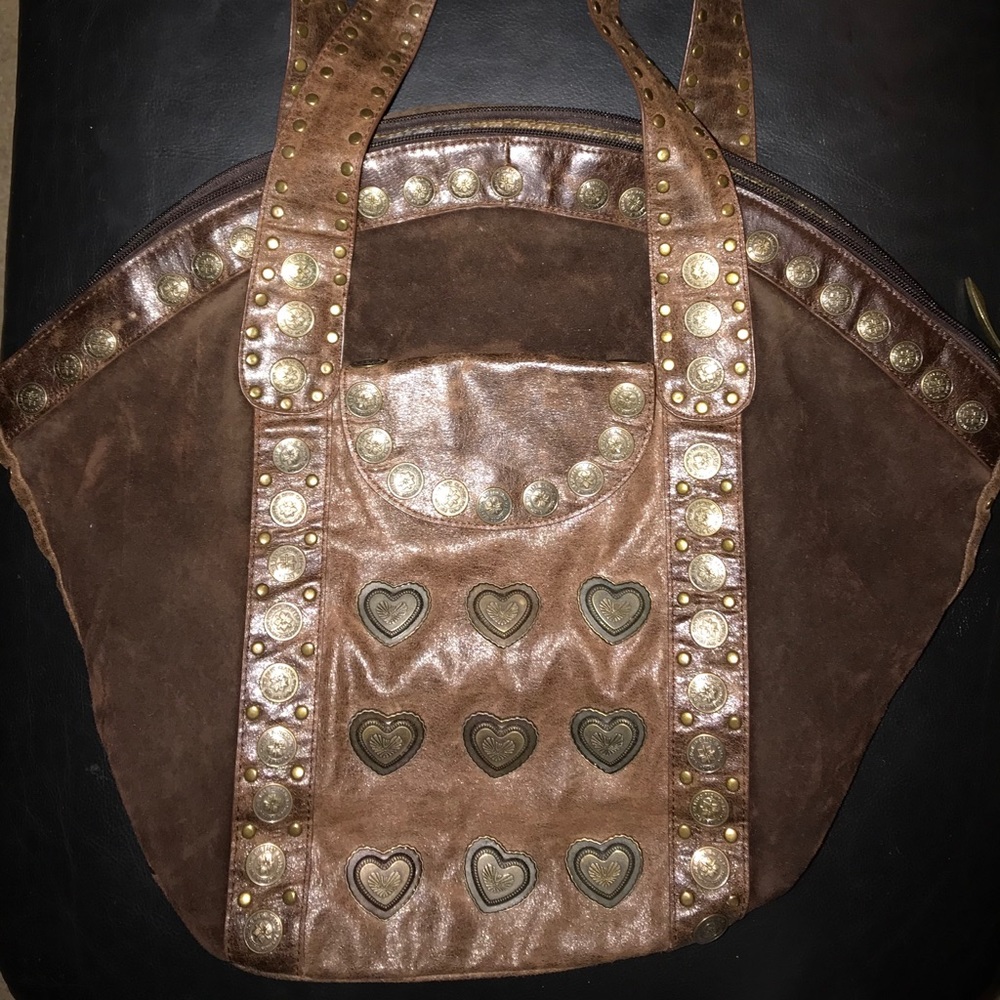Brown suede &leather Nicole lee tote w/metal decal