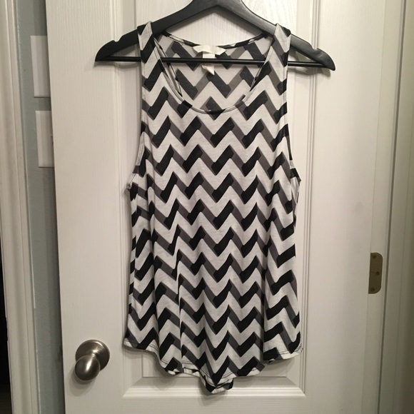 H&M chevron patterned black and white tank - Picture 2 of 3