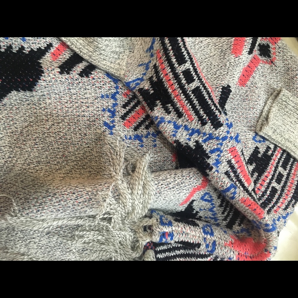 Aztec Pattern Poncho - image 2