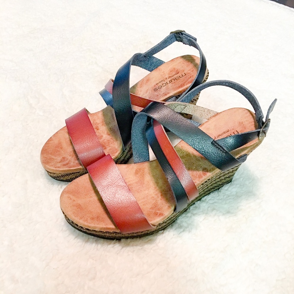 NWT Eloise Basket Weave Wedge