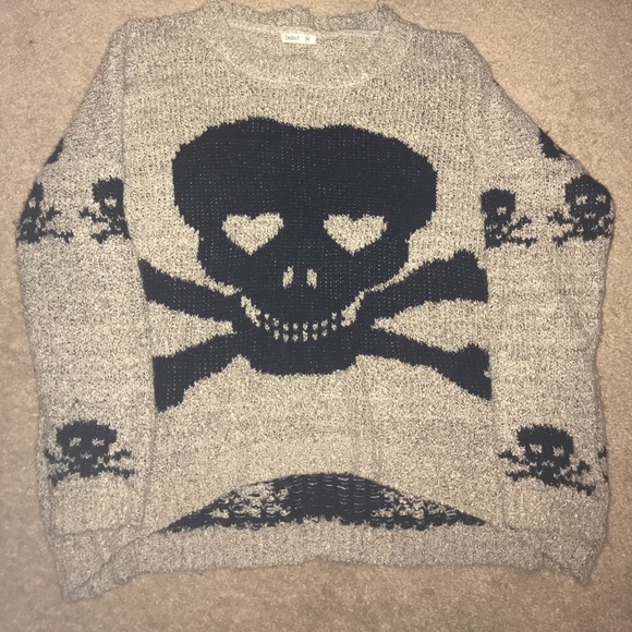 Sweaters - Skull & Hearts sweater