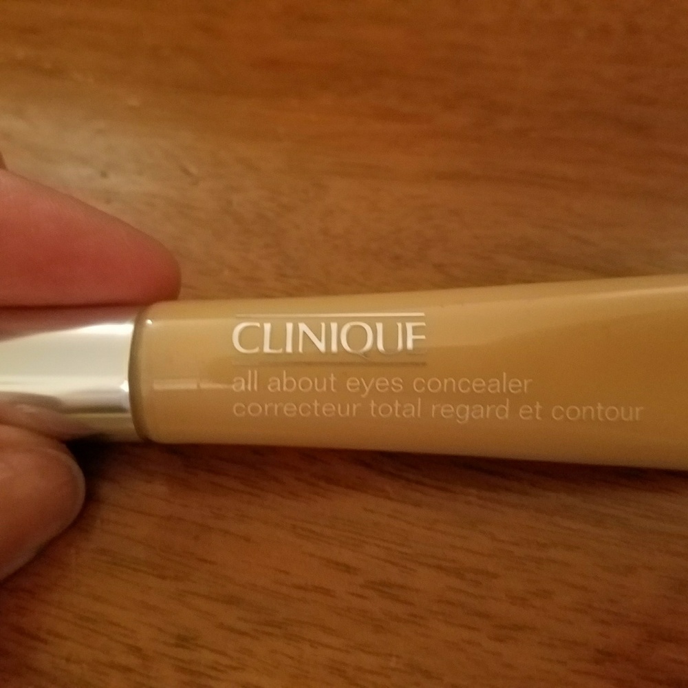 Clinique All about eyes consealer 02 light golden
