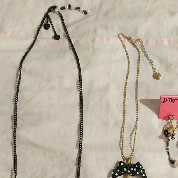 Betsey Johnson Travel Set - Picture 2 of 6