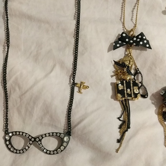 Betsey Johnson Travel Set - Picture 3 of 6