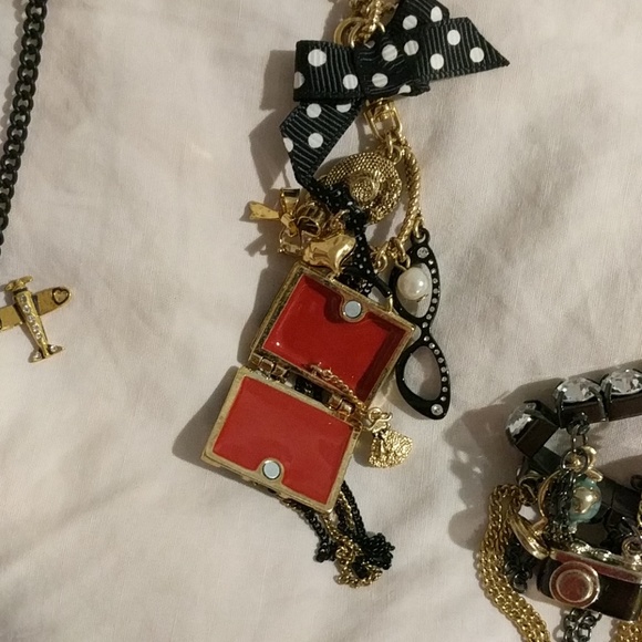 Betsey Johnson Travel Set - Picture 4 of 6