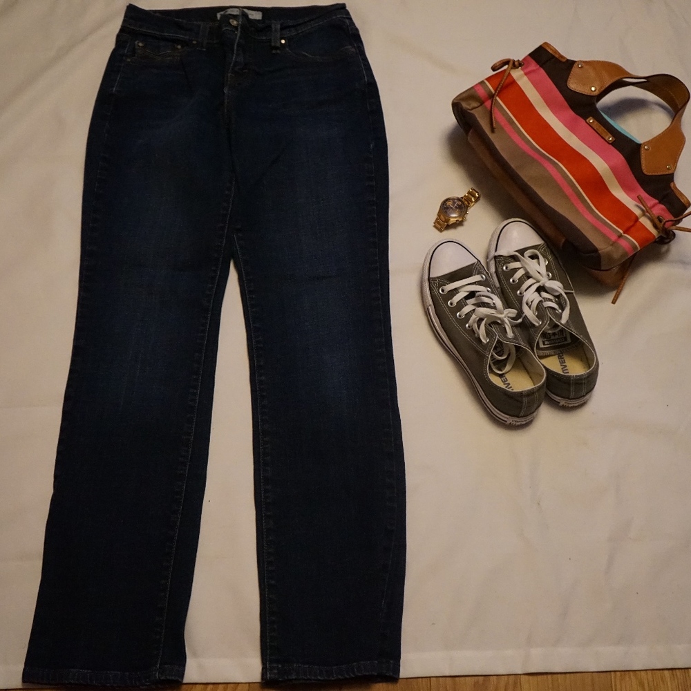 Levi Jeans. Size 4  straight leg