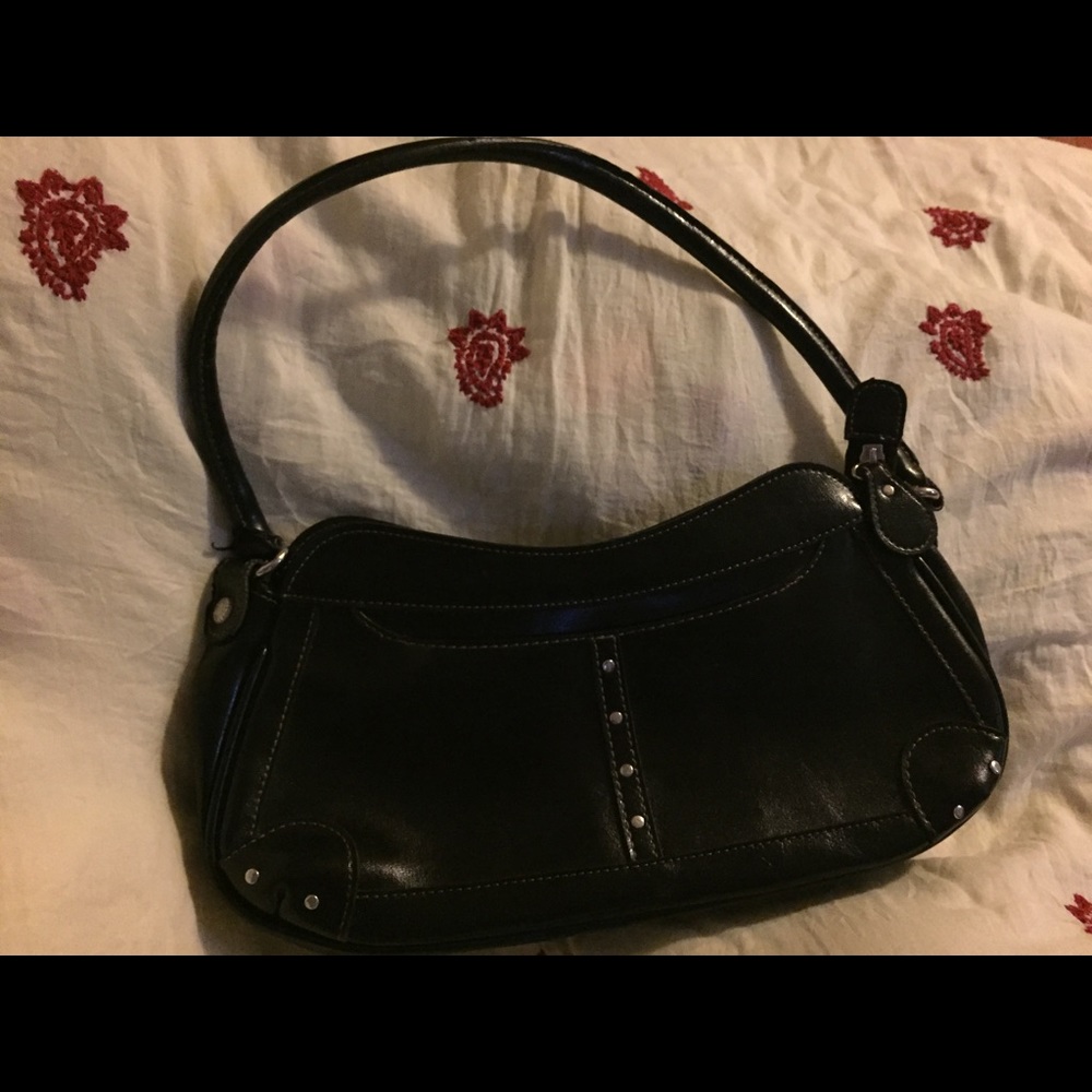 Cute black leather shoulder underarm lenght 💼