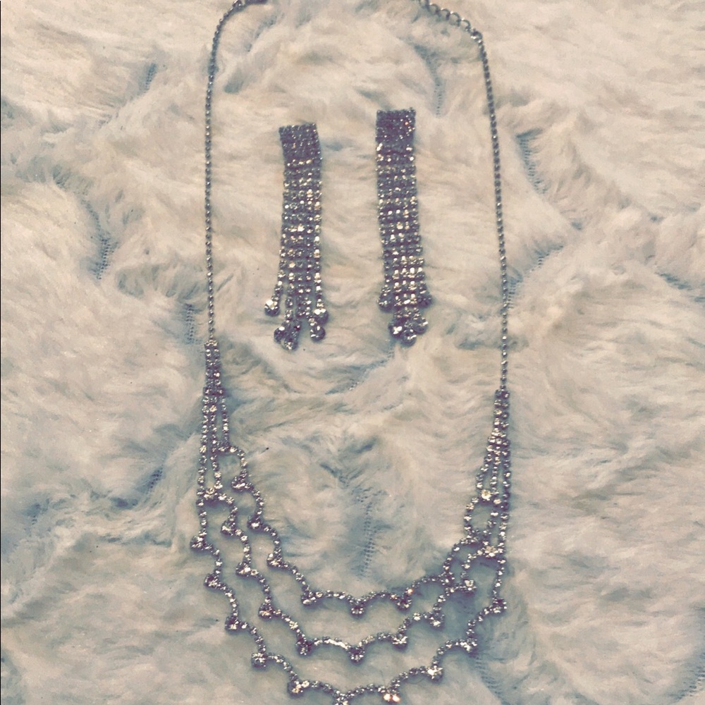 Glam Earring, Necklace & Bracelet Set!