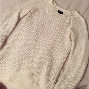 -SOLD- White Knit Sweater