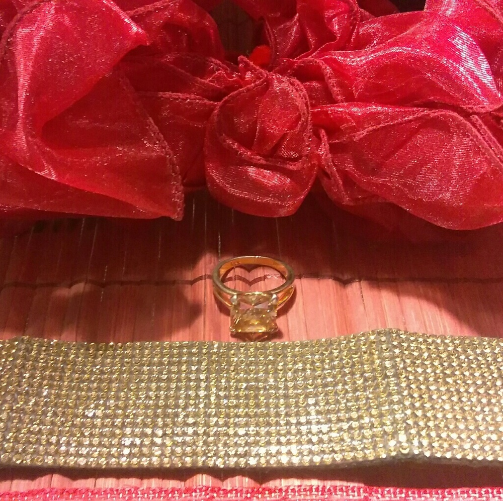 Goldtone topaz ring paired w/ rinestone bracelet