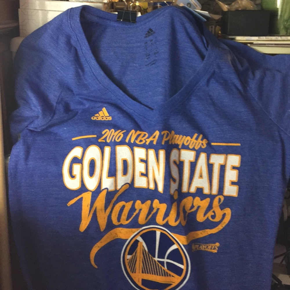 Warriors  shirt  medium - fits more like a small.