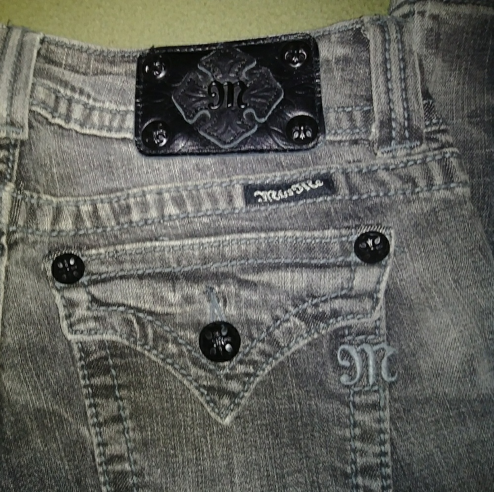 Miss Me 28 Distressed Slim
