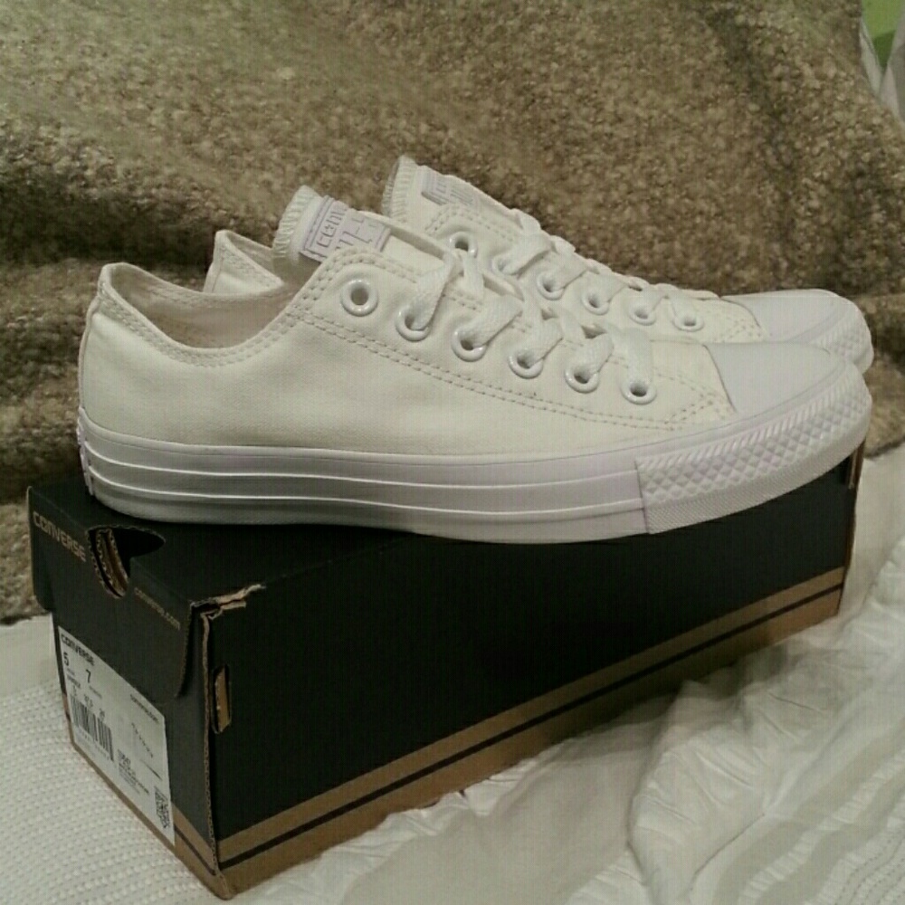 Converse Chuck Taylor All Star Lo Size 7
