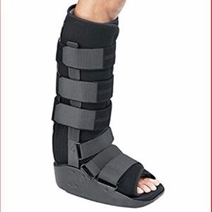 DonJoy MaxTrax Walker Brace / Walking Boot.