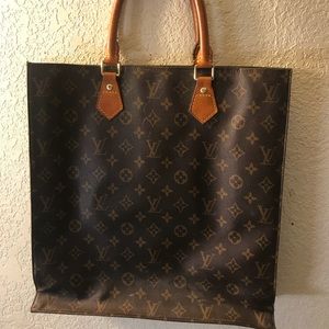 Authentic Louis Vuitton sac plat