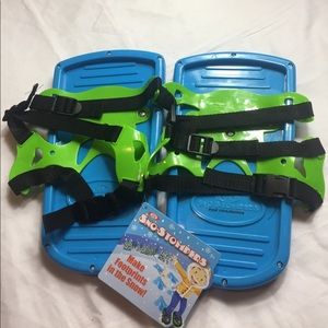 SNO-STOMPERS fits boots and shoes up to size 5.