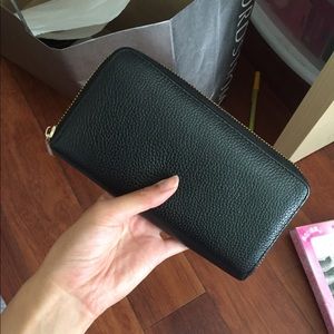 Neiman Marcus Women's Black Saffiano Wallet