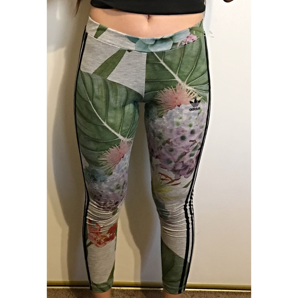 ADIDAS FLOWER PANTS •SIZE XS🌸🌴