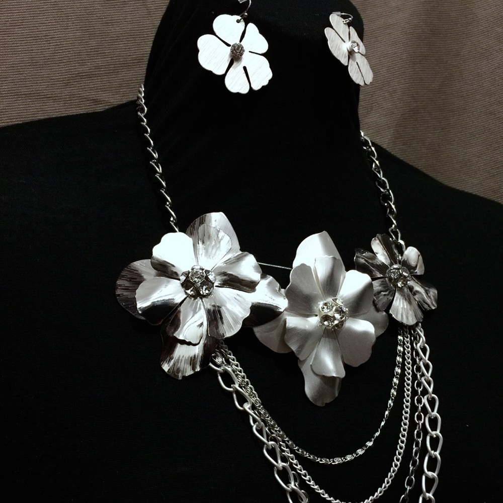 Silver Tone Statement Necklace Roses with earrings