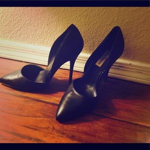 Steve Madden Black Closed Toed Heels 👠