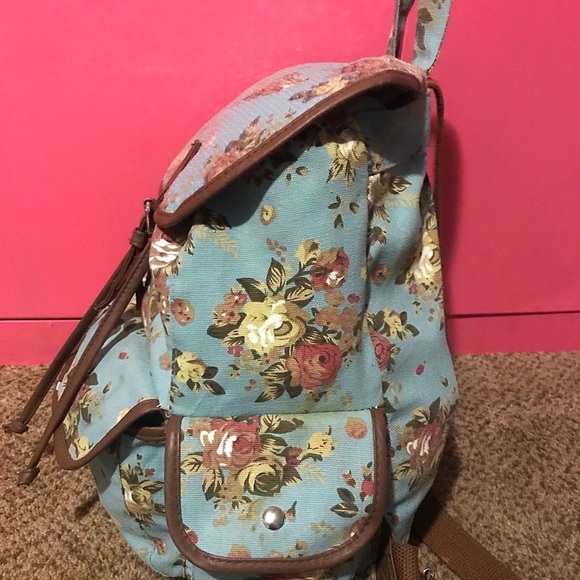 Sold!Floral backpack 🌻🌻 - Picture 4 of 6