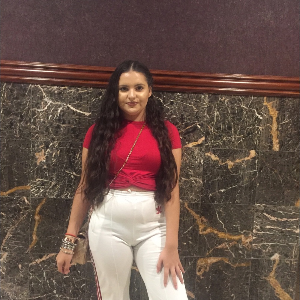 Meet your Posher, Yesenia